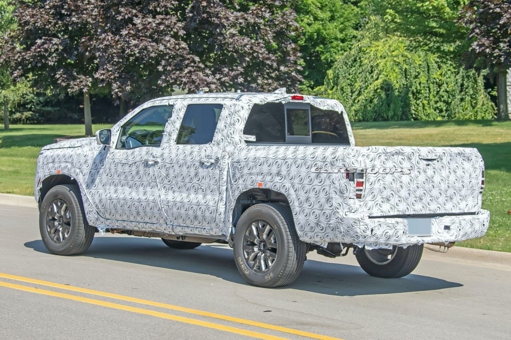2022 Nissan Frontier Pictures