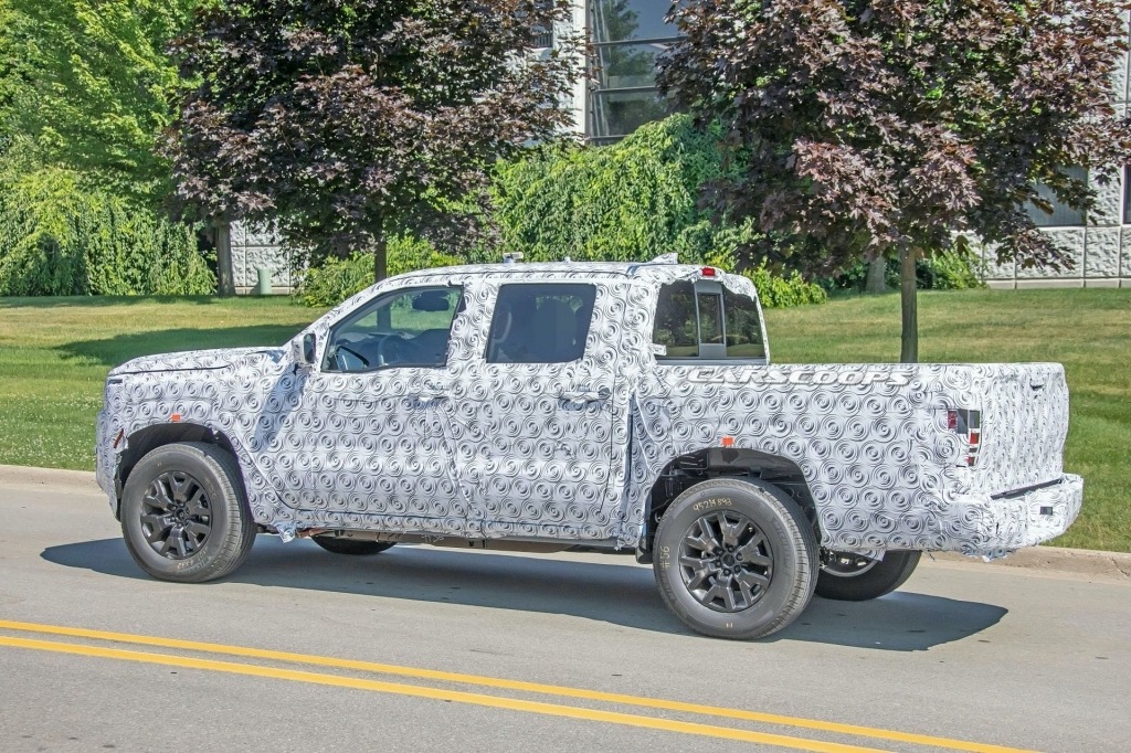 2022 Nissan Frontier Pictures
