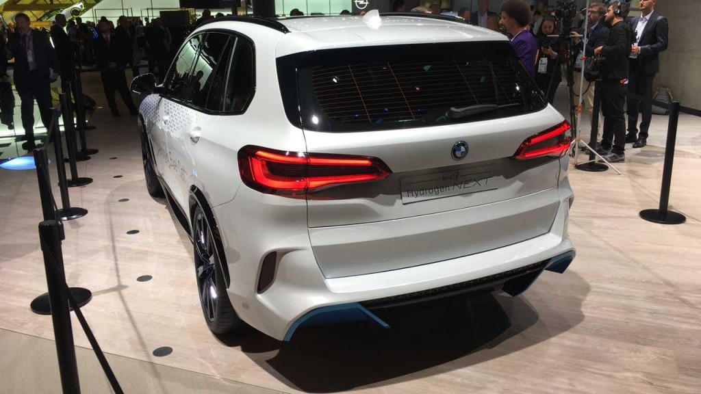 2023 BMW X5 Wallpapers