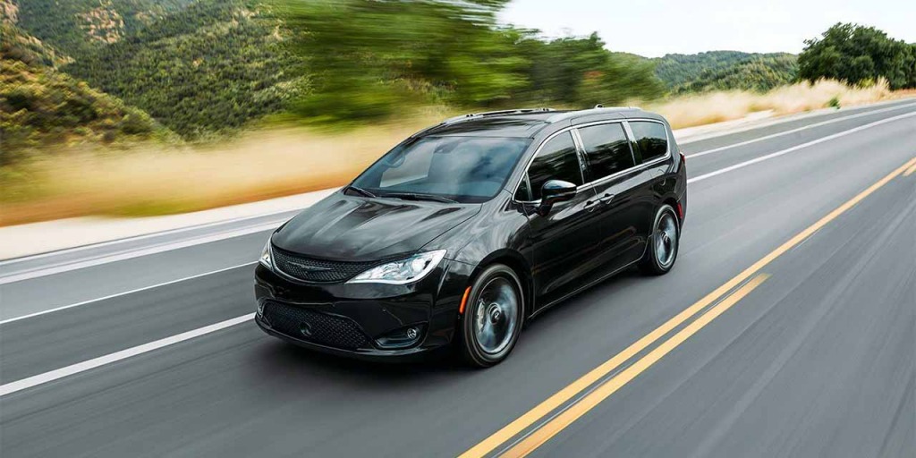 2023 Chrysler Pacifica Images