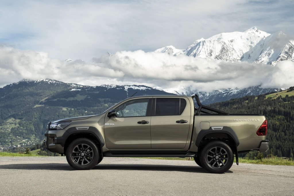 2022 Toyota HiLux Wallpapers