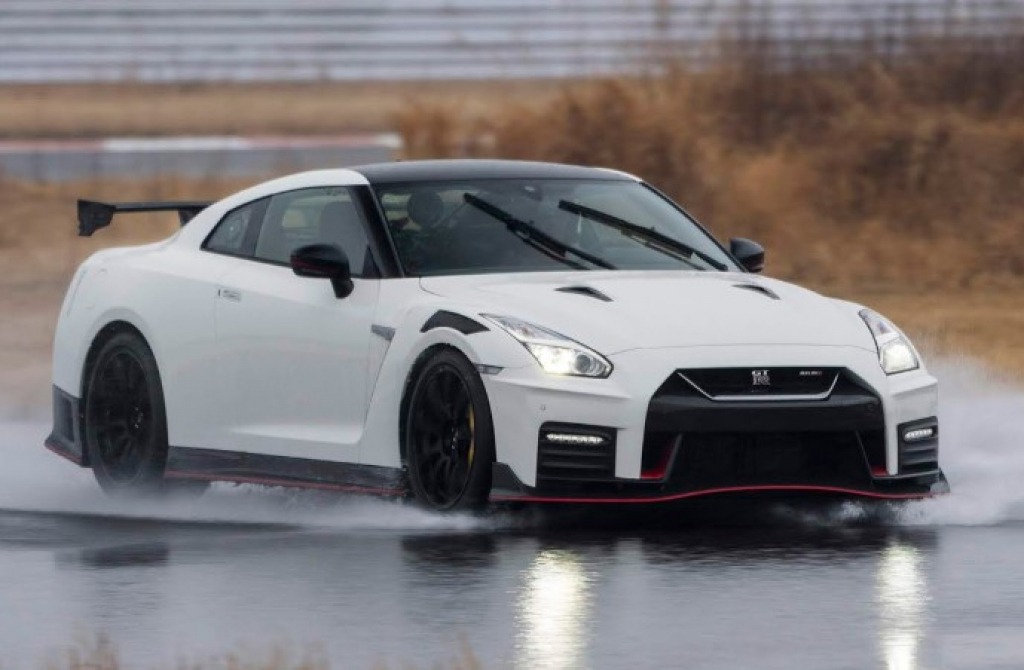 2023 Nissan GTR Pictures