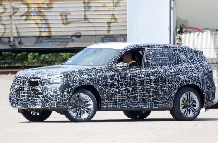 First Look at New Spy Photos of the 2025 BMW X3